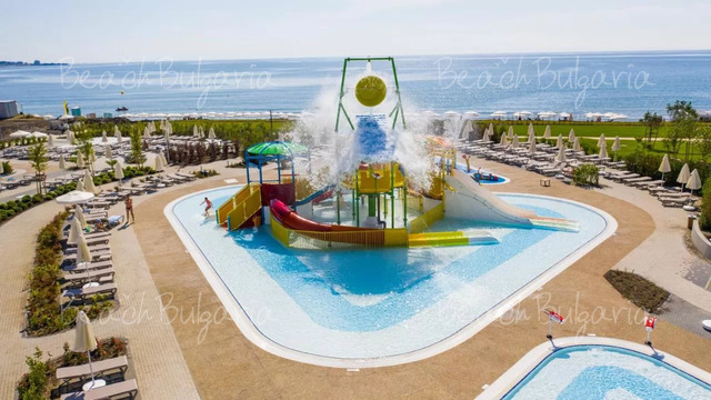 Wave Resort7