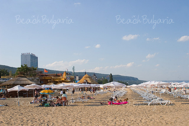 Златни пясъци - курорт на Черно море в България.